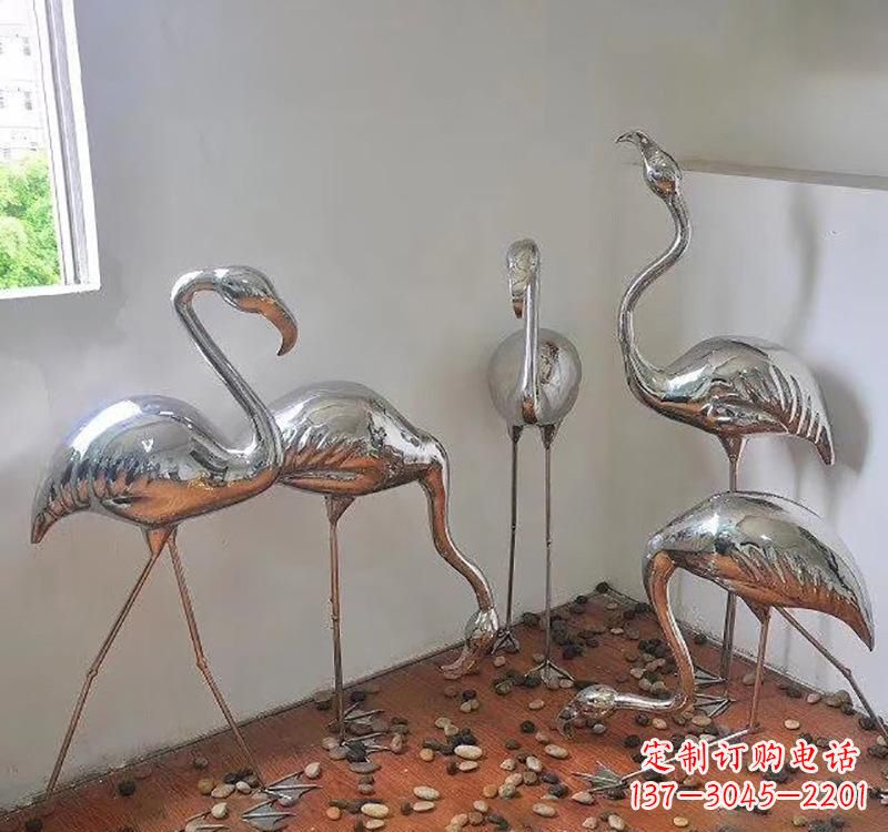 信阳不锈钢火烈鸟象征勇气与活力