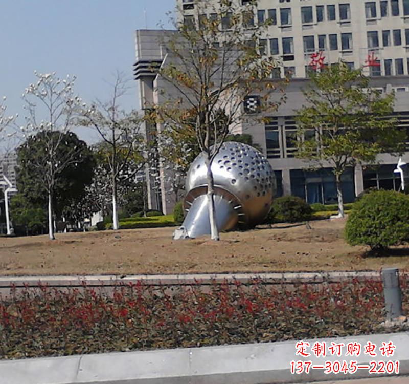 信阳不锈钢话筒雕塑简约而又具有现代感