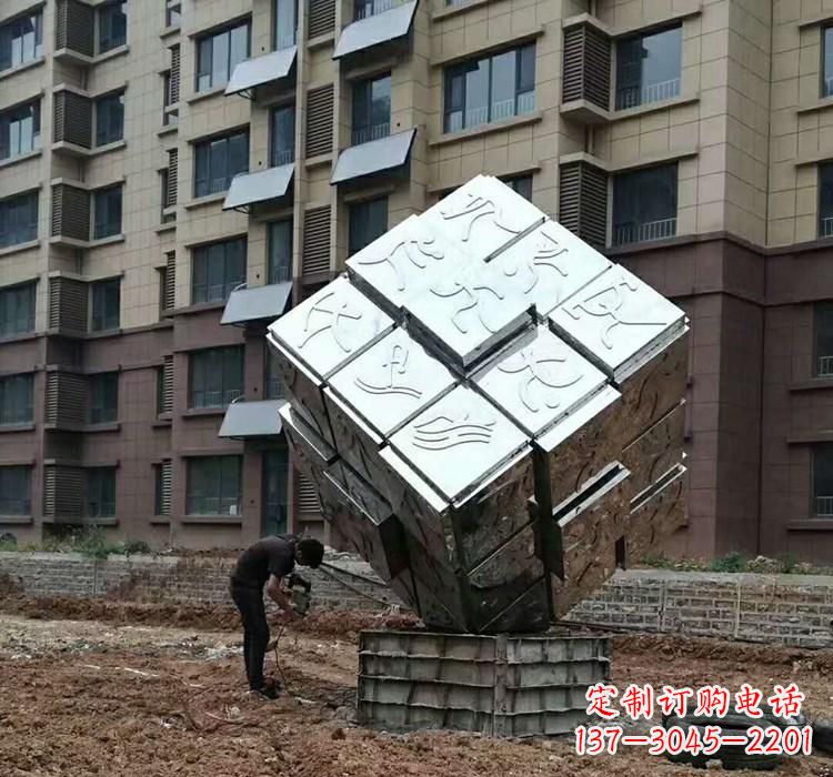 信阳不锈钢景观魔方雕塑——现代科技的精妙结合