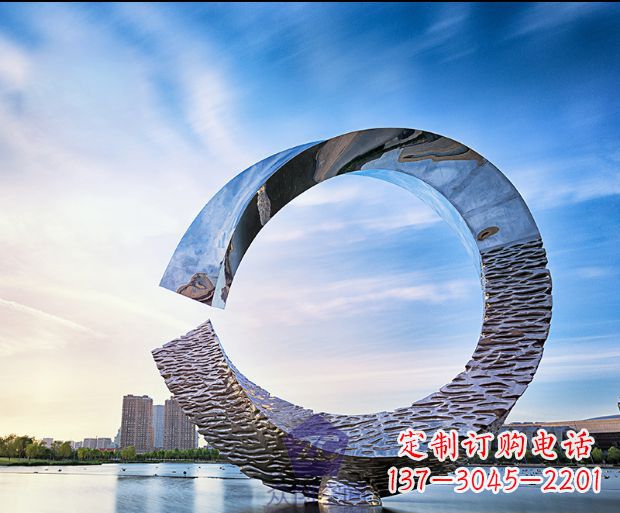 信阳环绕世界的不锈钢景观雕塑