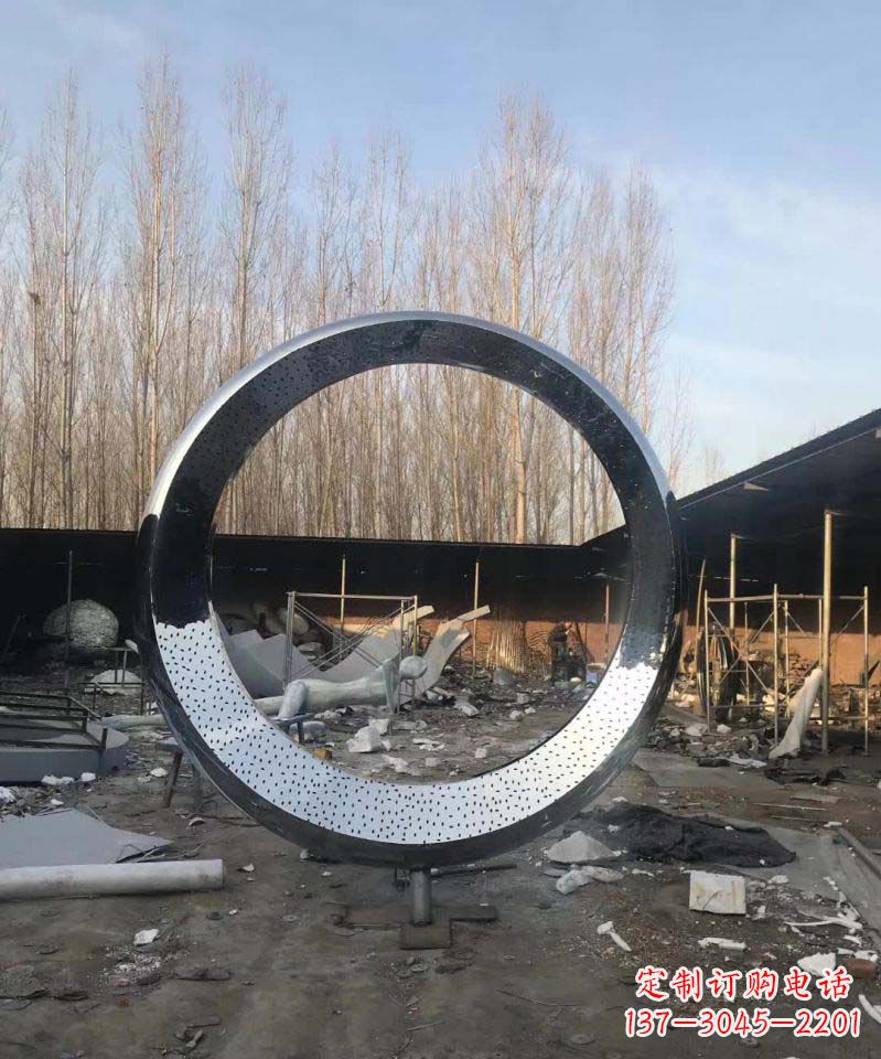 信阳不锈钢圆环雕塑抽象美的体现