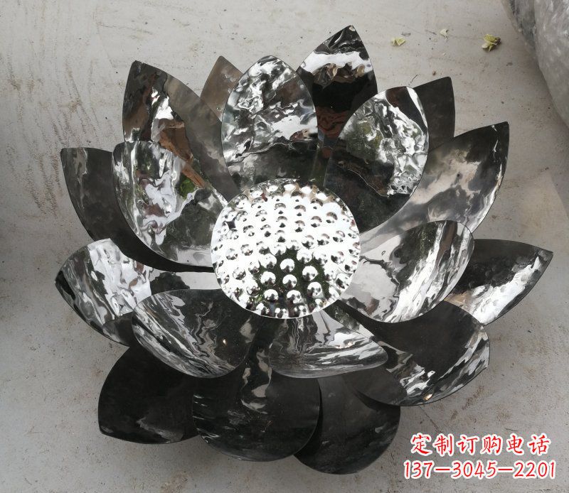 信阳不锈钢镜面的荷花雕塑——彰显美丽与恬静