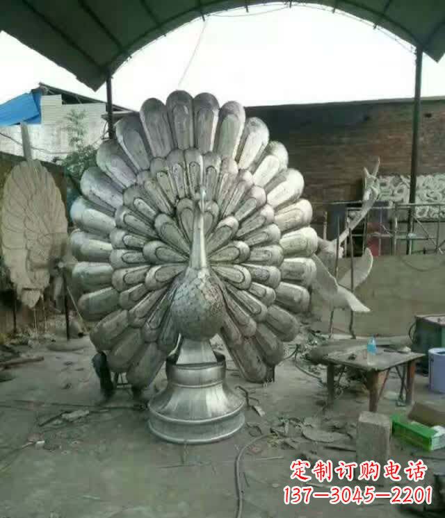 信阳该孔雀雕塑