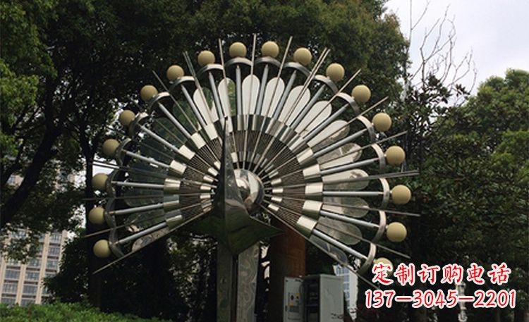 信阳美丽的不锈钢孔雀雕塑