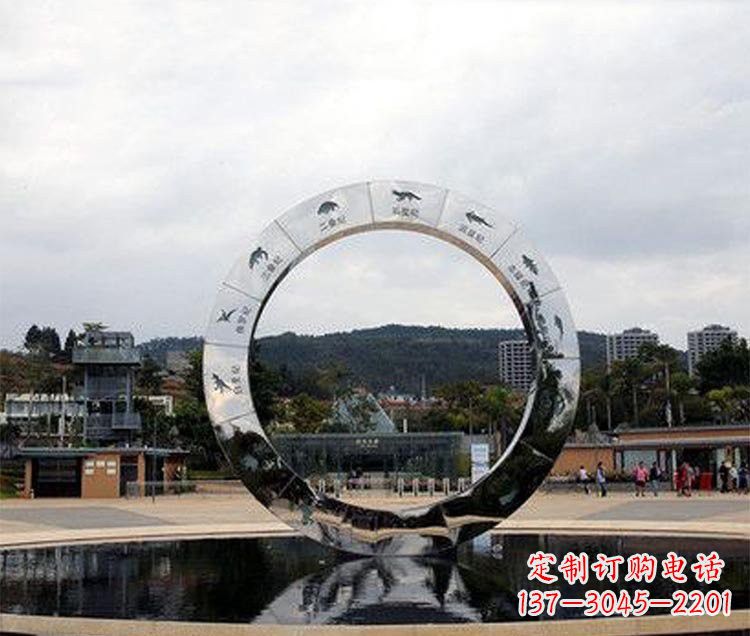 信阳恐龙圆环雕塑让恐龙永久存在