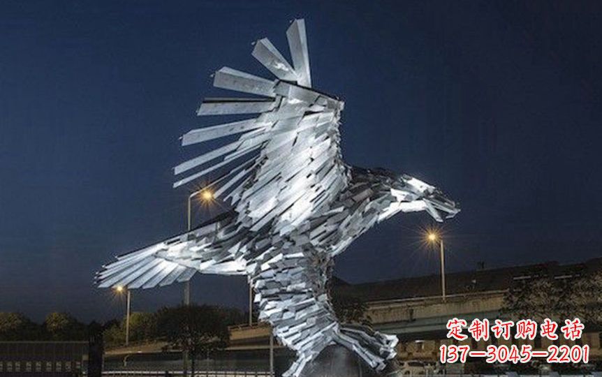 信阳金色老鹰展翅飞翔——不锈钢老鹰抓球广场景观雕塑