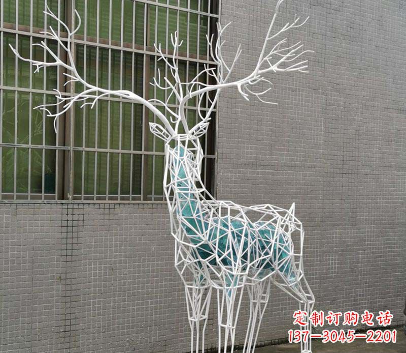 信阳不锈钢镂空梅花鹿雕塑——流动的美丽