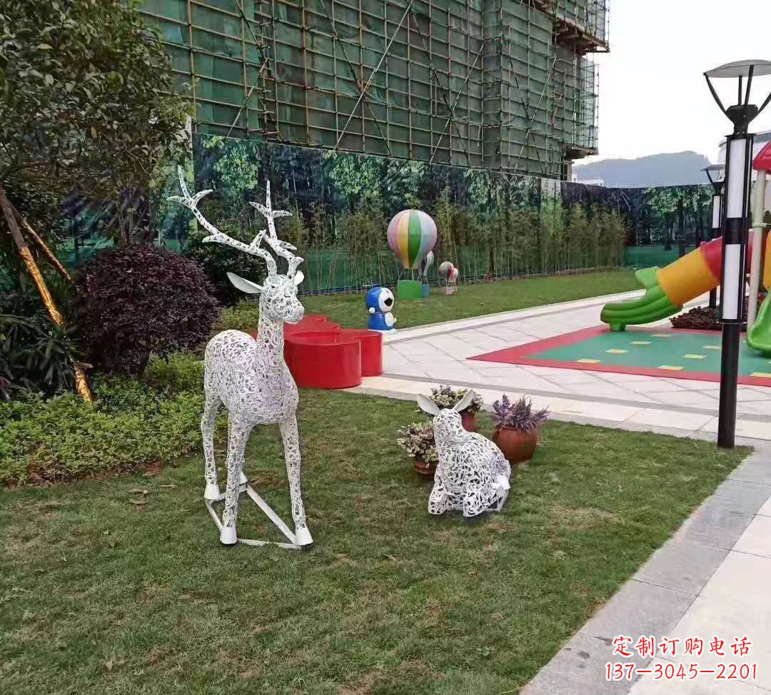 信阳不锈钢梅花鹿雕塑点亮公园景观