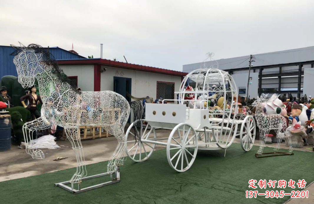 信阳不锈钢镂空欧式马车雕塑精美造型点缀空间