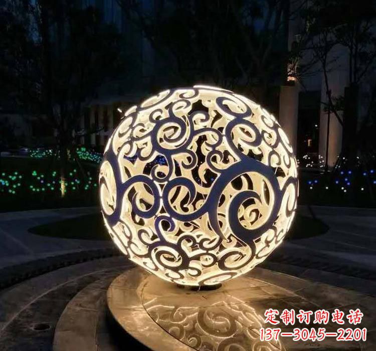 信阳不锈钢镂空球喷泉雕塑艺术性的水景装饰