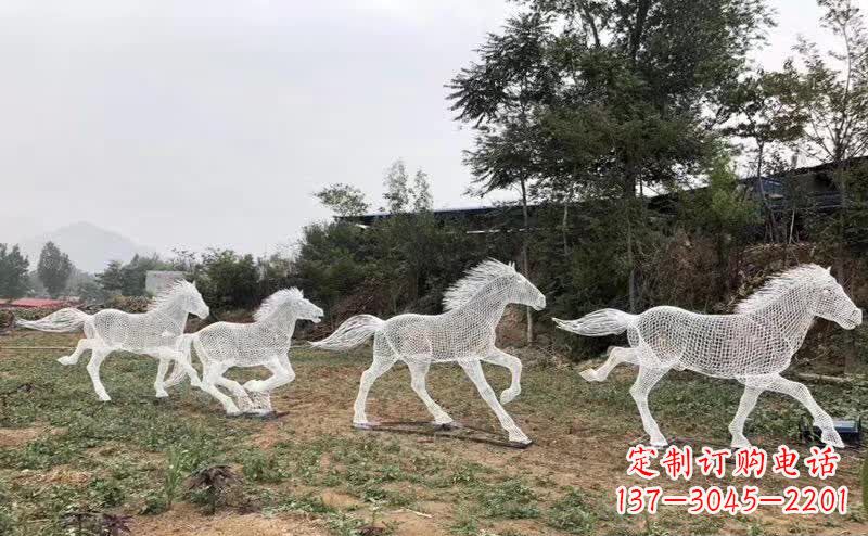 信阳不锈钢马雕塑勇往直前