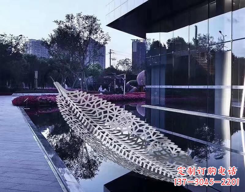 信阳不锈钢镂空树叶雕塑——精致美观的艺术精品