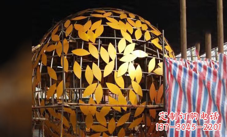信阳不锈钢镂空树叶雕塑——精美绝伦