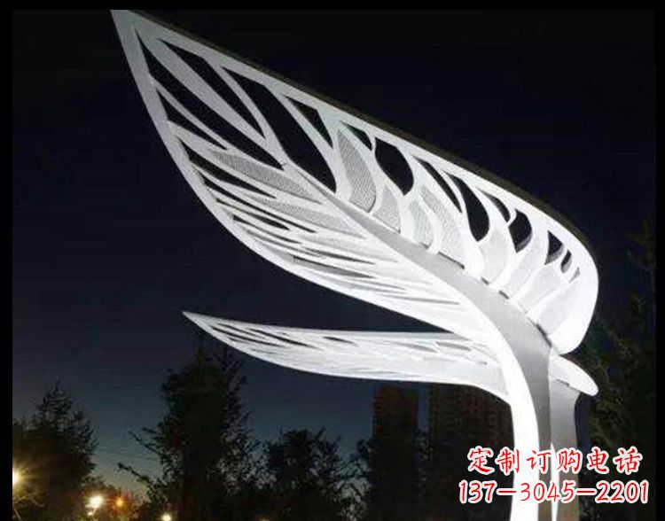 信阳不锈钢镂空树叶雕塑点缀景观