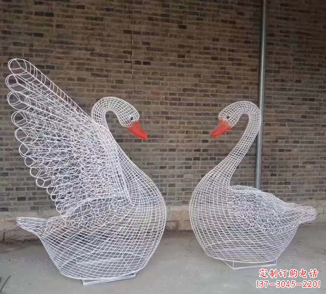 信阳不锈钢镂空天鹅雕塑——美丽动人