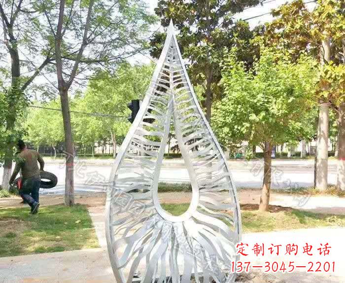 信阳精致不锈钢水滴雕塑