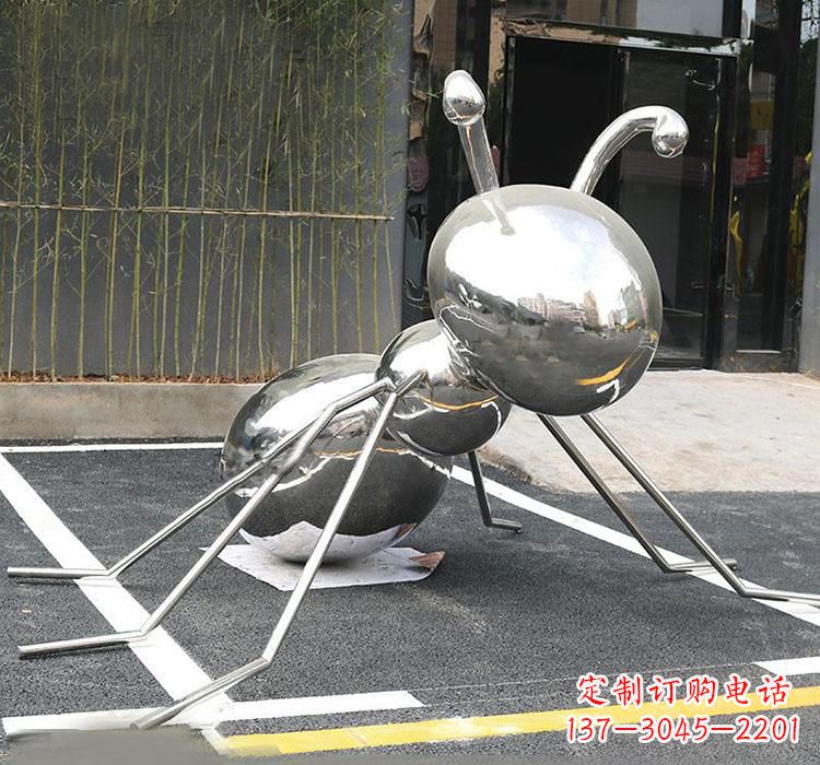信阳不锈钢蚂蚁雕塑象征着勤劳与坚毅
