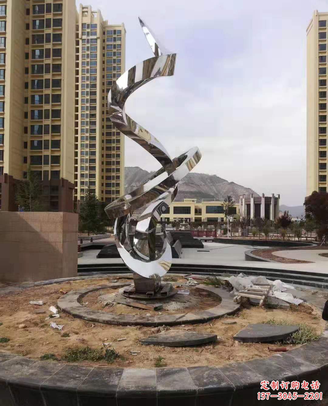 信阳飘带雕塑美化城市空间的艺术