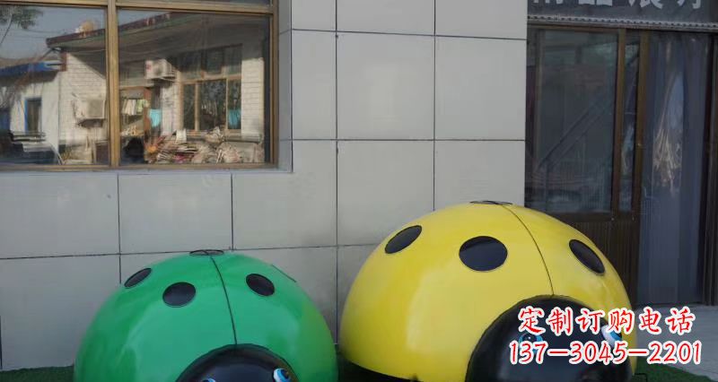 信阳不锈钢瓢虫雕塑精致而富有艺术感