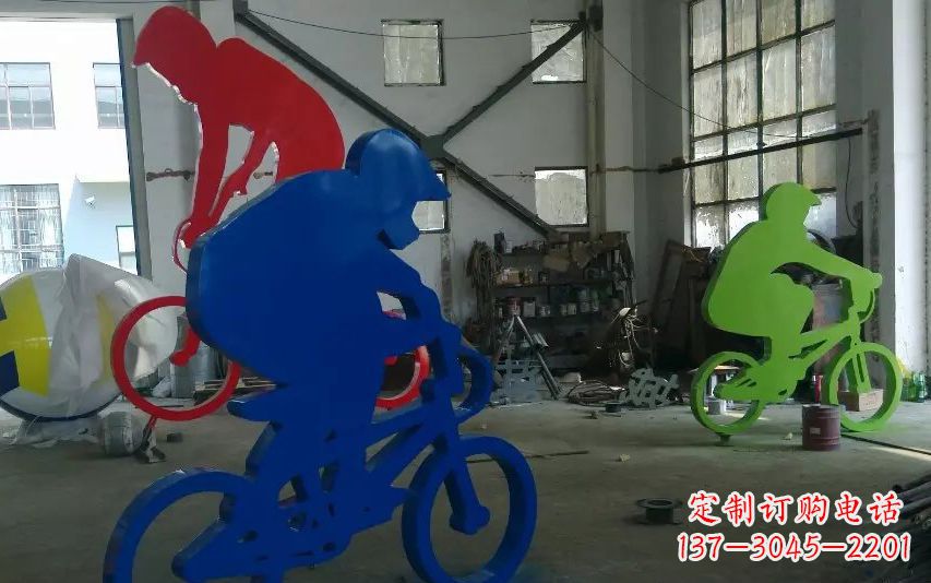 信阳不锈钢骑自行车的运动雕塑