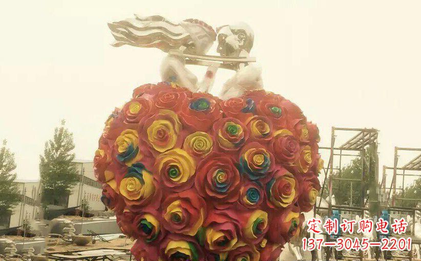 信阳浪漫之美——不锈钢情侣结婚雕塑