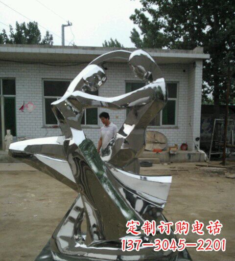 信阳浪漫的不锈钢情侣雕塑