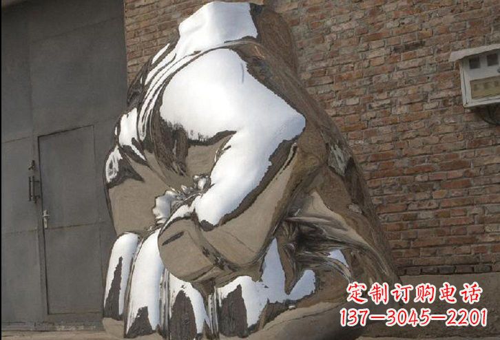 信阳不锈钢拳头雕塑给人以力量的象征