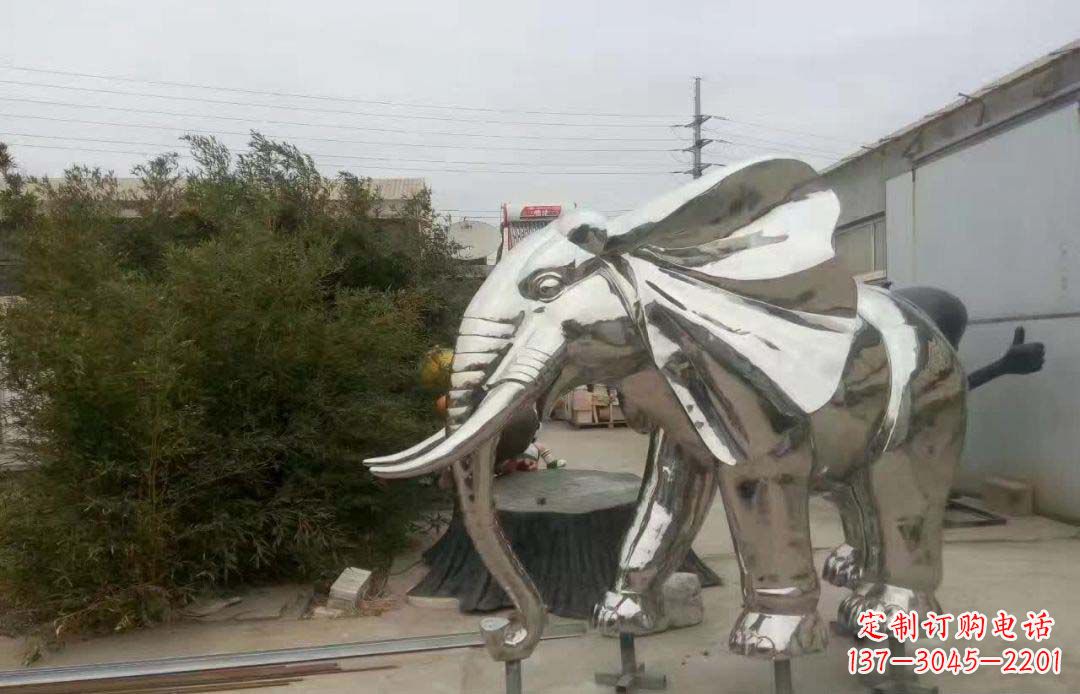 信阳大象雕塑为售楼部装饰点缀