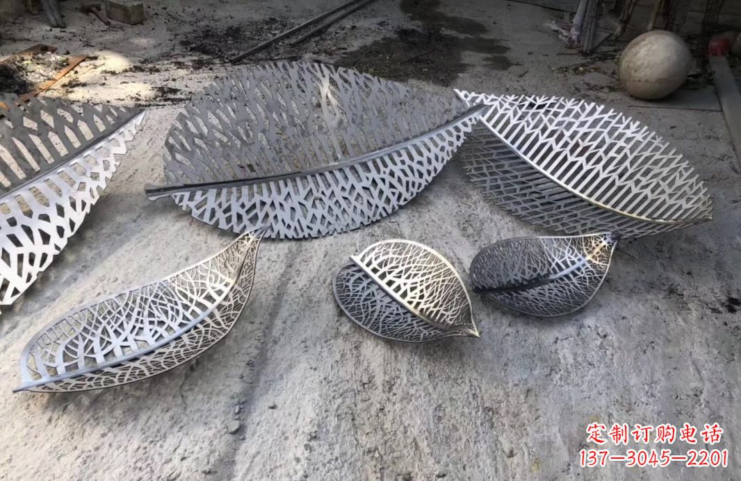 信阳优雅的不锈钢树叶雕塑
