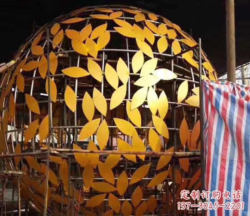信阳不锈钢树叶镂空球景观雕塑