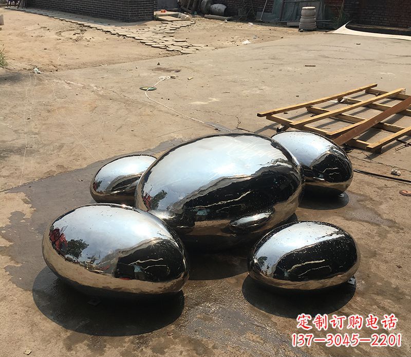 信阳不锈钢水滴雕塑给景观增添独特魅力