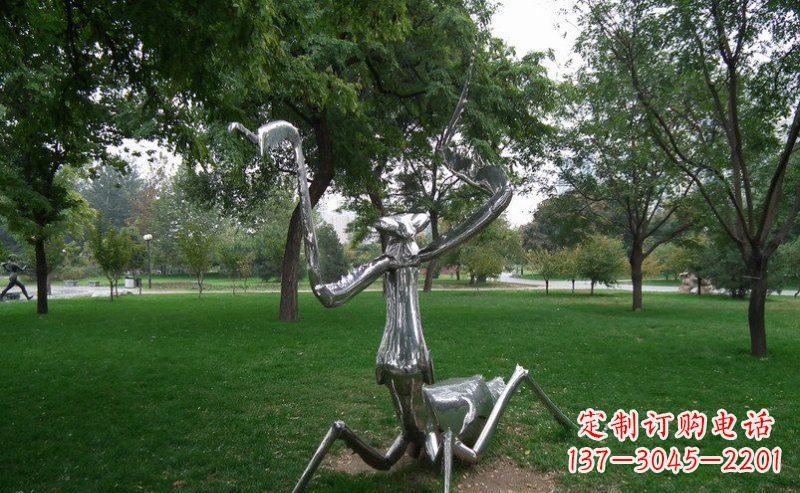 信阳不锈钢螳螂古朴雅致的雕塑