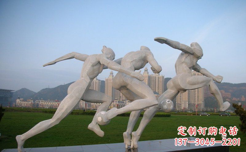 信阳足球雕塑给公园景观增色
