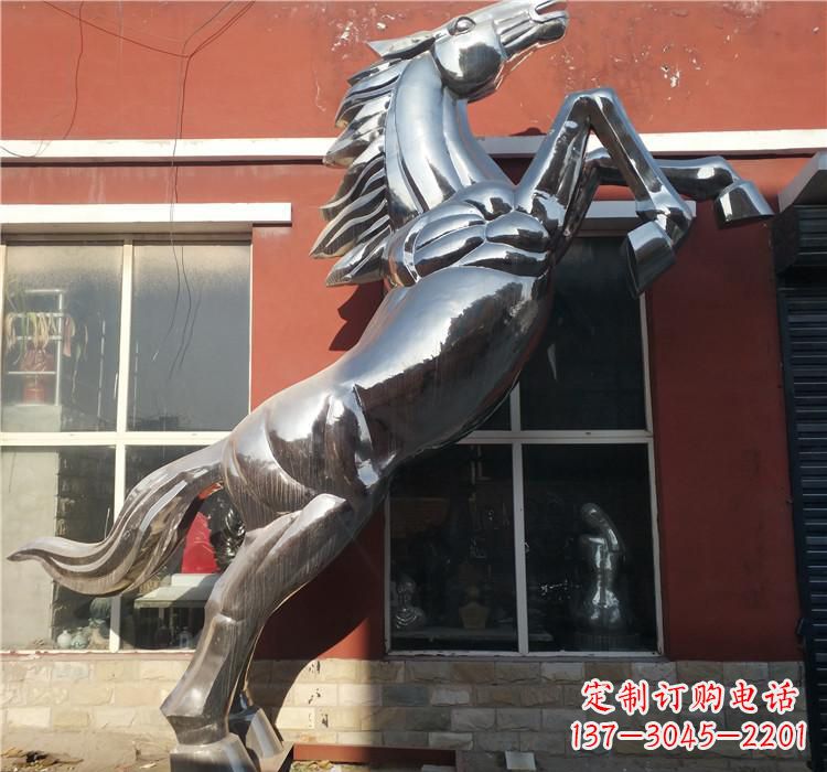 信阳不锈钢跳跃马雕塑