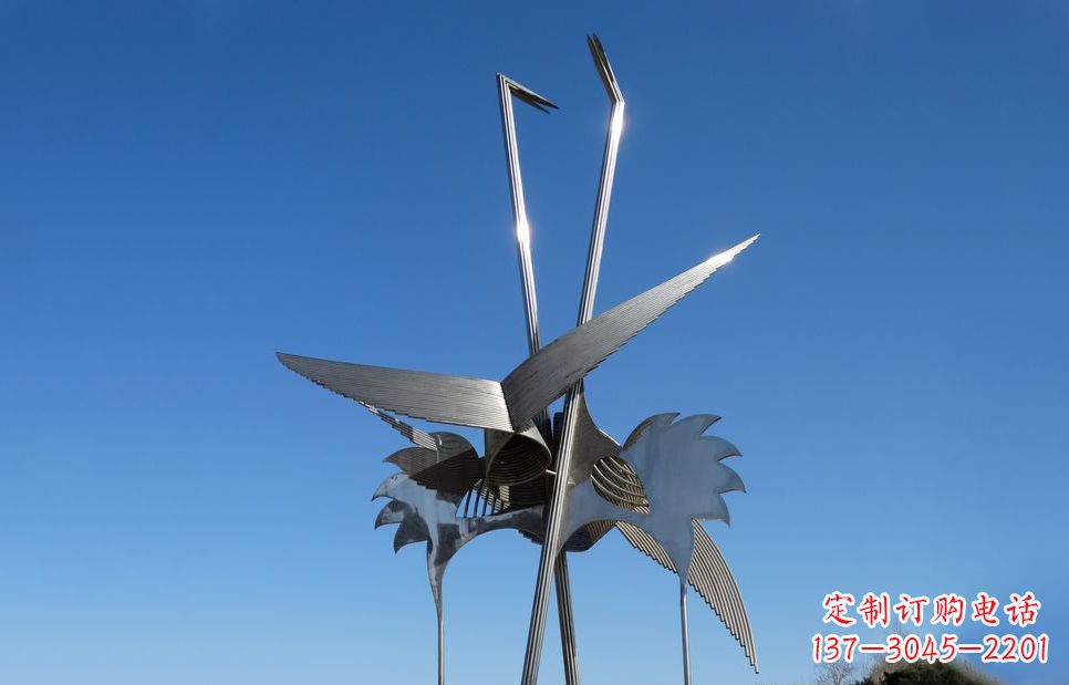 信阳不锈钢鸵鸟雕塑精美外形、传神表现