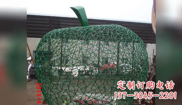 信阳不锈钢网制作的苹果雕塑——精致且耐久