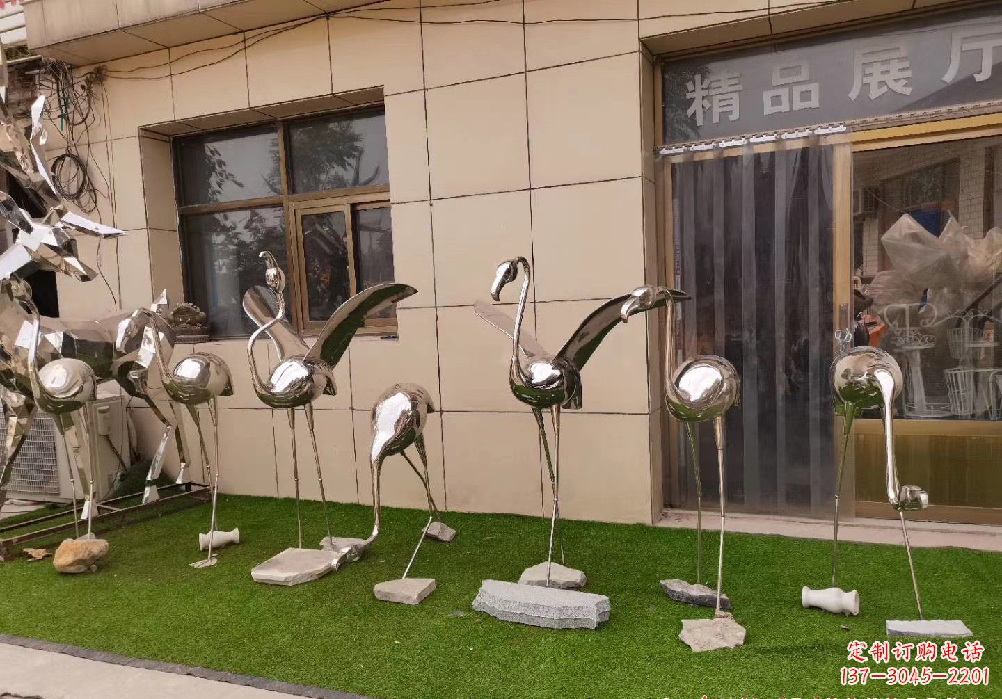 信阳不锈钢仙鹤景观雕塑精美雕塑展现优美的仙鹤之美