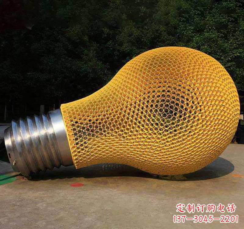信阳不锈钢灯泡雕塑点亮小区景观