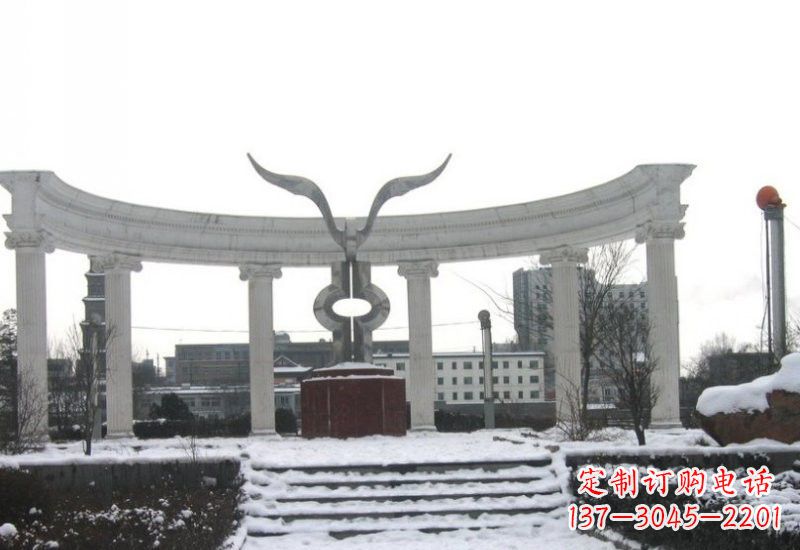 信阳雄鹰展翅——一件精美的不锈钢雕塑
