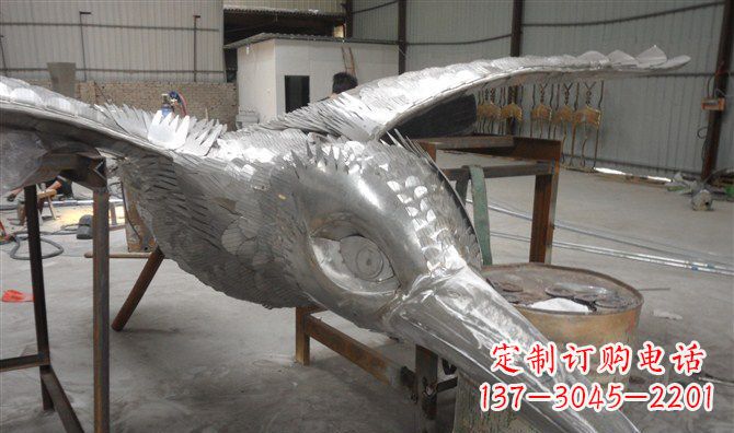 信阳不锈钢雄鹰展翅——自由之翼的象征