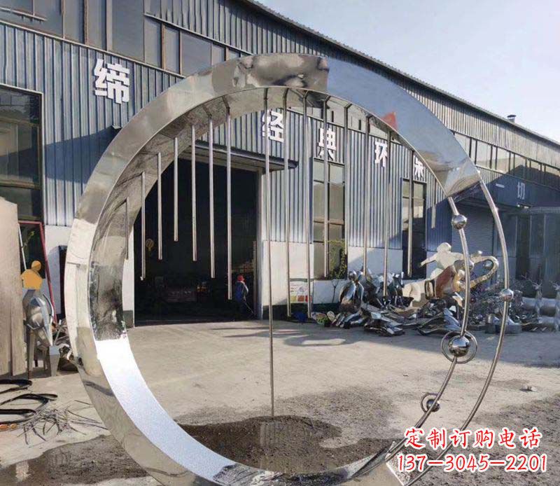 信阳不锈钢旋转流水圆环雕塑