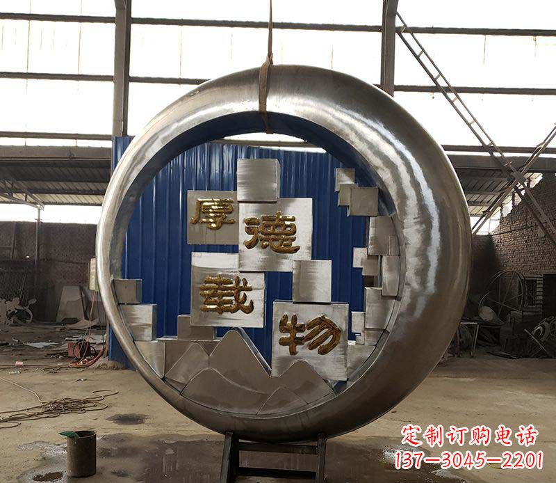 信阳不锈钢圆环景观雕塑环绕着美丽