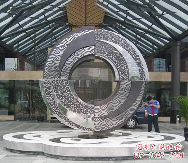 信阳不锈钢圆环雕塑,点缀酒店空间
