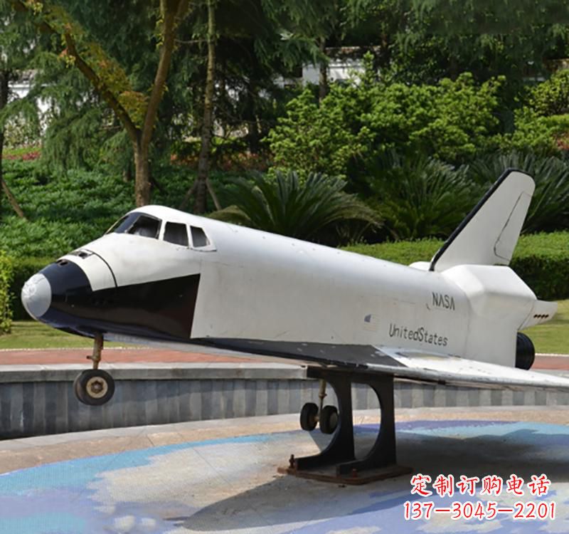 信阳不锈钢飞机雕塑给空中增添梦幻氛围