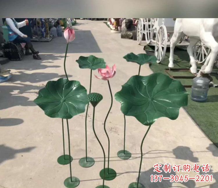 信阳不锈钢荷花雕塑象征着美丽的永恒