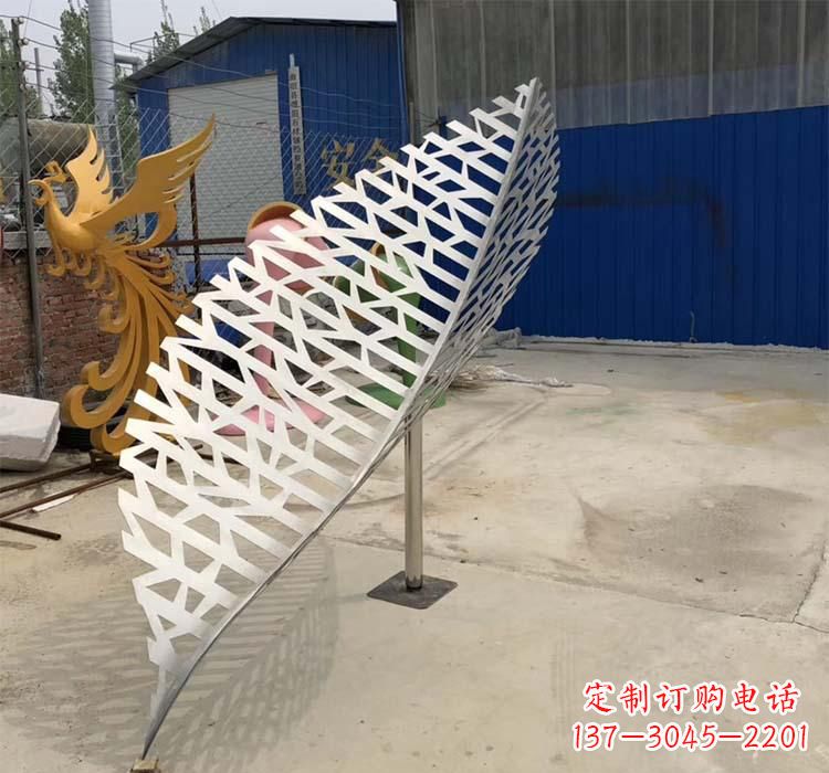 信阳不锈钢园林树叶雕塑