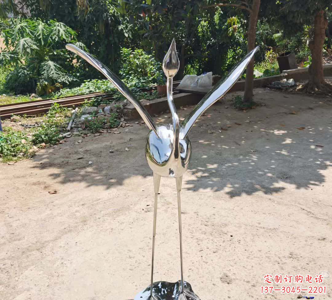 信阳不锈钢仙鹤雕塑——传承灵动之美