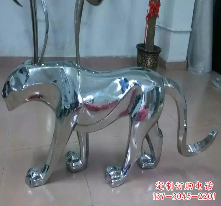 信阳不锈钢老虎雕塑美化园林