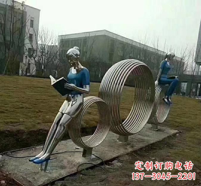 信阳圆环读书人雕塑