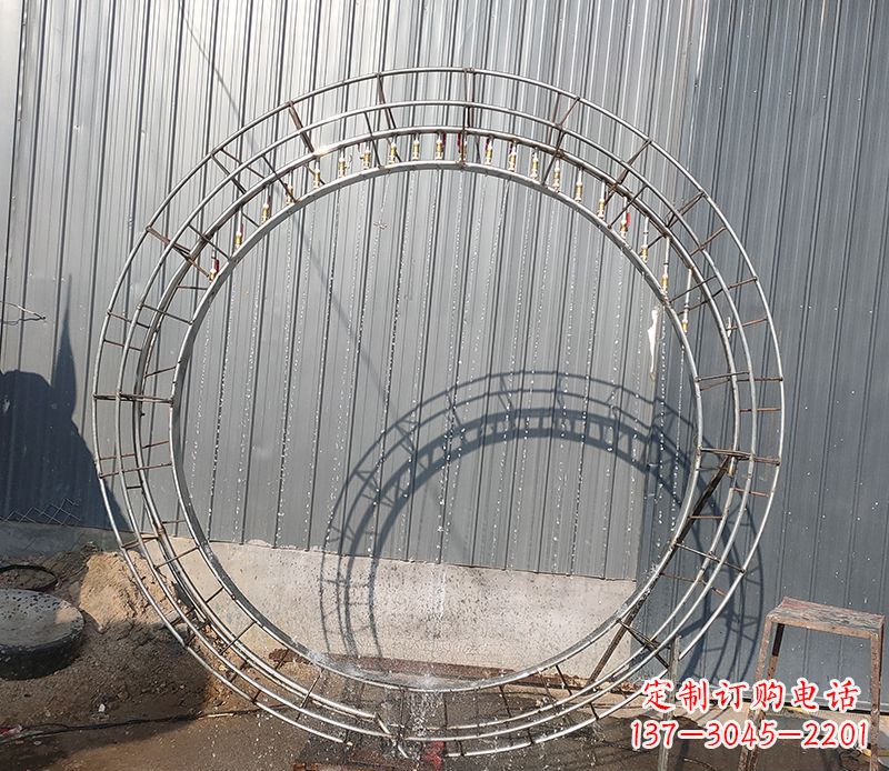 信阳圆环的美——不锈钢景观雕塑